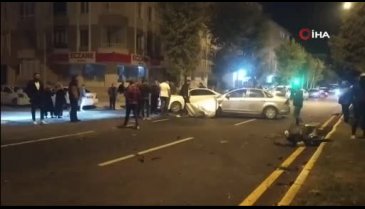 Çorum'da otomobil otobüse çarparak durabildi!