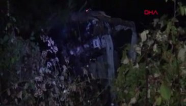 Bursa'da şarampole uçan otomobildeki 2 kişi yaralandı