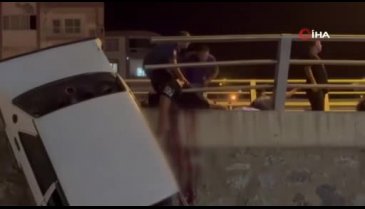 Korkunç kaza! Vücudunda demir korkulukla uçurumda asılı kaldı