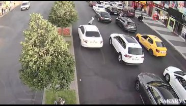 Sakarya'da meydana gelen trafik kazaları kent güvenlik kameralarına yansıdı!