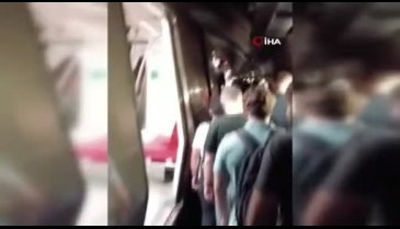 İstanbul'da metro bozuldu! Vatandaşlar raylarda yürüdü