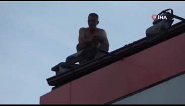 Psikolojik sorunları olan şahıs intihar girişiminde bulundu! Vatandaşlar film gibi izledi