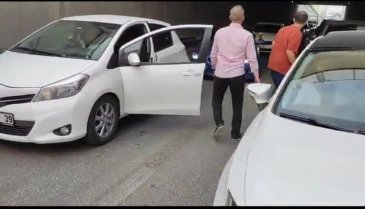 Bursa'da insanlık ölmedi! Kediyi kurtarmak için trafiği durdurdu