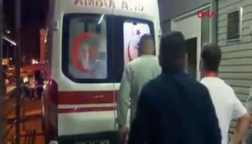 Ünlü rapçileri taşıyan minibüs kaza yaptı: Hayranları hastaneye akın etti