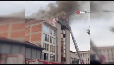 Bursa'da mobilya imalathanesinin çatısında yangın çıktı!