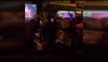 Galatasaray'ın galibiyetini göbek atarak kutladılar