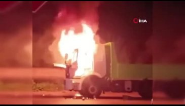 Bursa'da seyir halindeki kamyon alev alev yandı