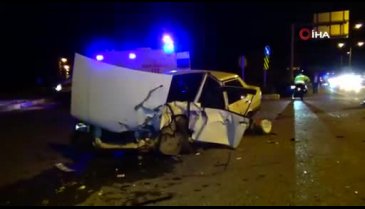 Konya'da iki otomobil çarpıştı: 8 kişi yaralandı