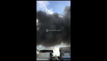 Bursa'da mobilya imalatı yapan atölyede yangın!