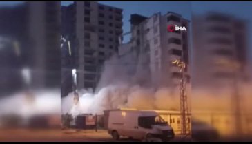 İş makinesiyle yıkılan bina: Yarısı yıkıldı, yarısı ayakta kaldı