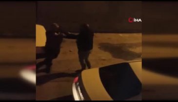 İzmir'de babasının kavga ettiği kişilere av bıçağıyla saldırdı! 1 ölü, 1 yaralı