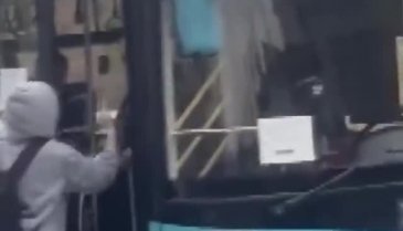 Ankara'da özel halk otobüsüne öğrenciyi almadılar!
