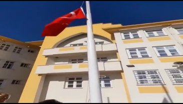 Türkiye'de 2 genç Milli yasa tepki gösterdi
