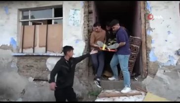 Bursa'da 25 metreden bir evin bahçesine düştü! Yaralı adam ağaçların arasında mahsur kaldı