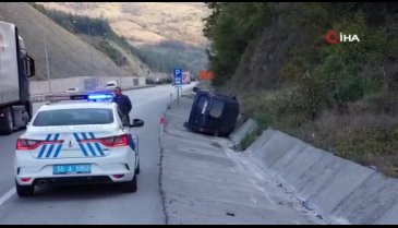 Samsun'da otomobil su kanalına devrildi! 2 yaralı