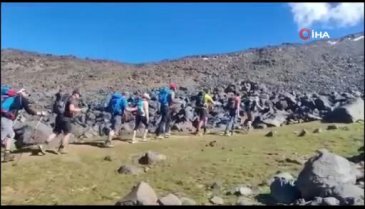 Ağrı'da Cumhuriyet'in 100. yılına özel zirve tırmanışı