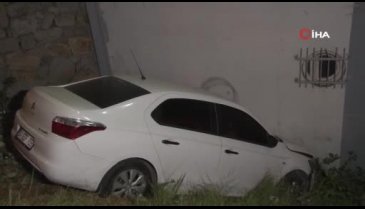 İstanbul'da navigasyonun gösterdiği ara yola giren araç boşluğa düştü!