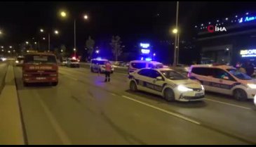 Denizli'de otomobil tırın dorsesine çarptı, kurye öldü
