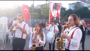 Bursalı miniklerin cumhuriyet coşkusu