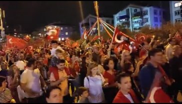 Bursalılar FSM'de Cumhuriyet yürüyüşüne izdiham etti - 2