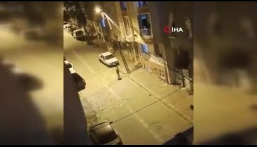 İstanbul'da alkollü şahıs evini taşladı!