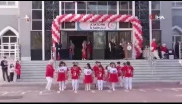 Afyonkarahisar'da küçük çocuğu gruptan ayırıp, kenarda bekletti! "Çocuğunuz disleksi"
