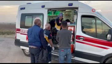 Aksaray'da gübre yüklü kamyon şarampole devrildi!