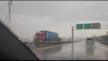 Bursa'da kayan kamyon trafiğe sebep oldu!