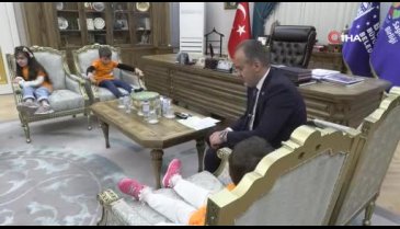 Alinur Aktaş lösemiyle mücadele eden çocukları makamında konuk etti