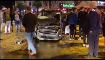 Bursa'da 3 araç çarpıştı! 3 yaralı