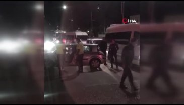 Bursa'da bir sürücü araçta uyuyakaldı! Trafiği felç etti