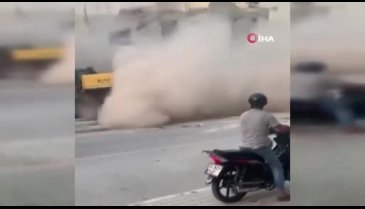 Hatay'da yıkım sırasında bina çöktü