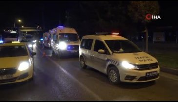 Malatya'da otomobil refüj ile beton pompa aracı arasına sıkıştı