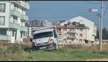 Bursa'da üzerinden kamyonet geçen sürücü yaralandı