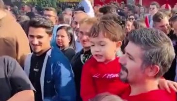 Andımızı okuyan 4 buçuk yaşındaki çocuk bu sefer de reklam filminde -2