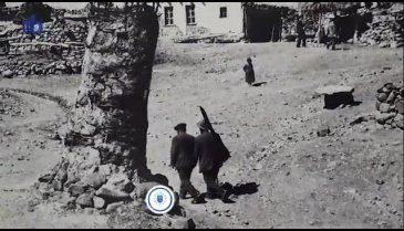 Bursa'da görme engelli vatandaşlar, göremedikleri fotoğrafları, dokunarak anladı