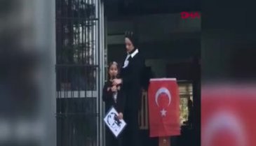 'Atatürk' şiirini okuyan çocuk gözyaşlarına hakim olamadı
