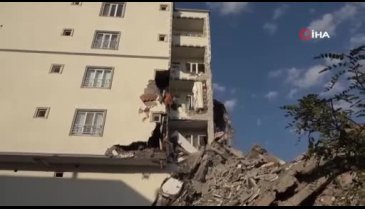 Batman'da bina yıkım esnasında yan binanın üzerine devrildi