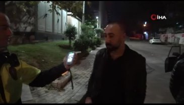 Bursa'da alkollü sürücü ceza yedi, müzisyen arkadaşları uygulama noktasında konser verdi