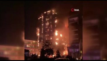 Bursa'da 10 katlı iş merkezi alev alev yandı! Hem kaydetti, hem dua etti