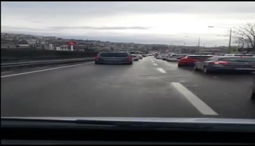 Bursa'da çekilen görüntülerde araçların ambulansa yol verme çabaları gündem oldu