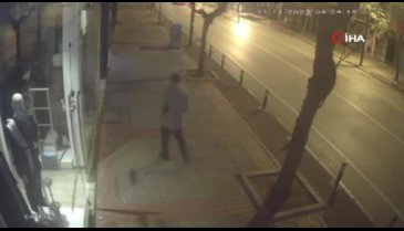 Bursa'da kapkaççıların hırsızlık anı kamerada