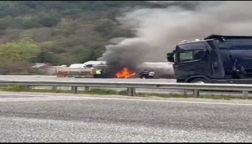 İnegöl-Bozüyük yolunda tır aniden alev aldı