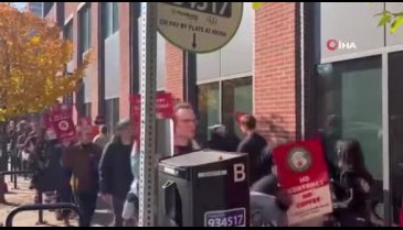 Yüzlerce Starbucks çalışanı greve gitti
