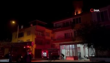 Bursa'da 3 katlı binada korkutan yangın!
