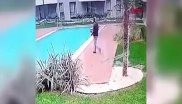 Bursa'da kurye, teslimat için gittiği sitede havuza düştü