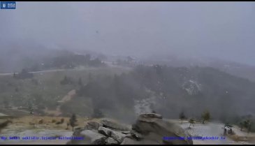 Uludağ'da kar yağışı etkisini artırıyor