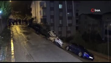 Bursa'da yol çöktü!