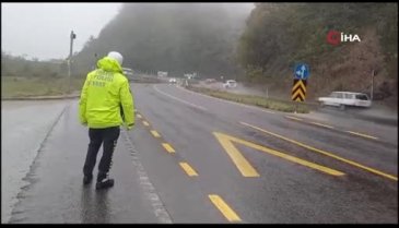 Düzce'de trafik ekiplerinin kar mesaisi başladı