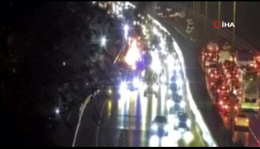 İstanbul'da otomobil alev alev yandı